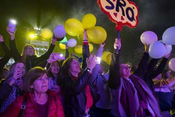 Los Nietos de SaryManchez se autodescalifican en la final de murgas al superar el tiempo establecido en señal de protesta/Lpacarnaval y TA.